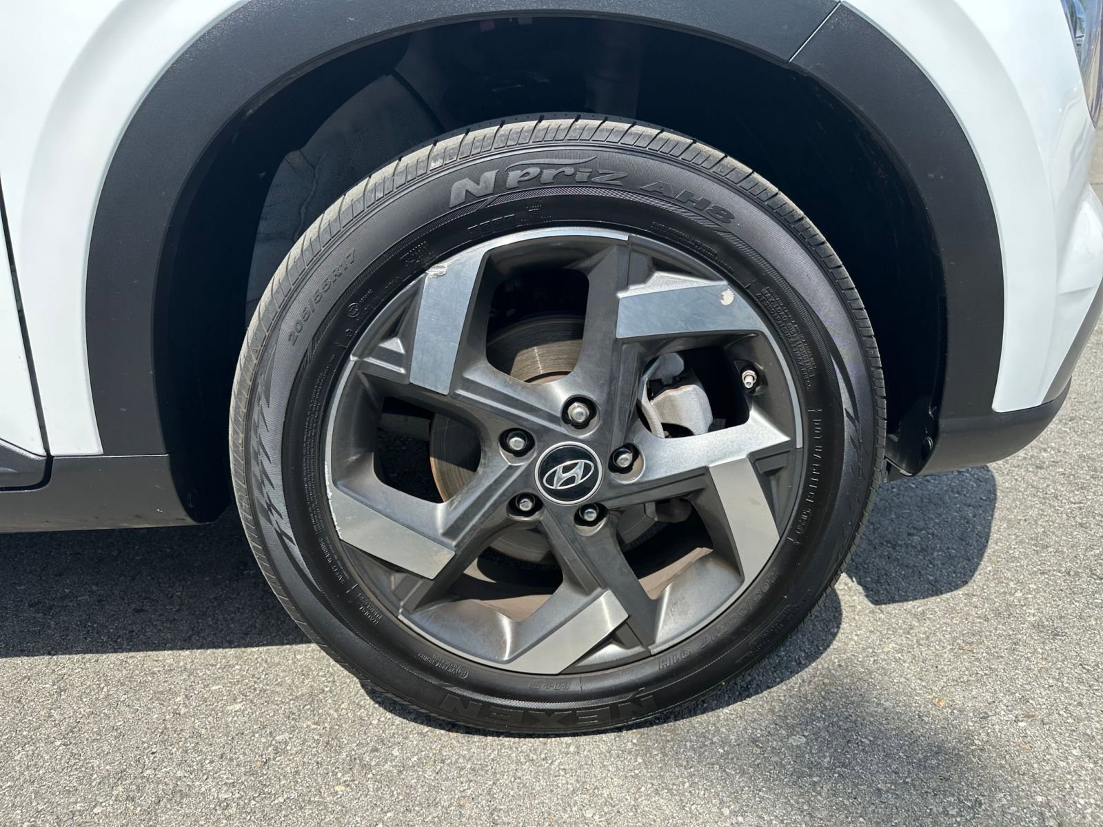 Used 2025 Hyundai Venue SEL image 30