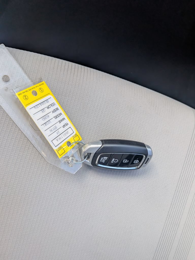 Certified 2024 Hyundai Venue SEL FWD image 19