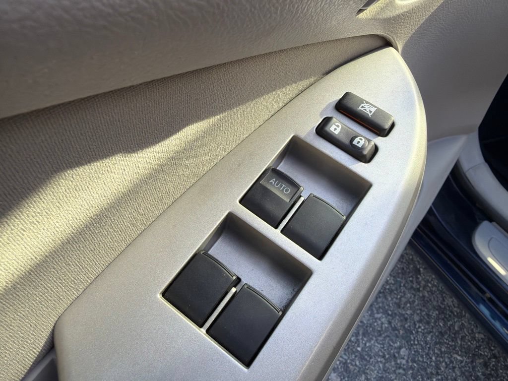 Used 2013 Toyota Corolla LE FWD image 11