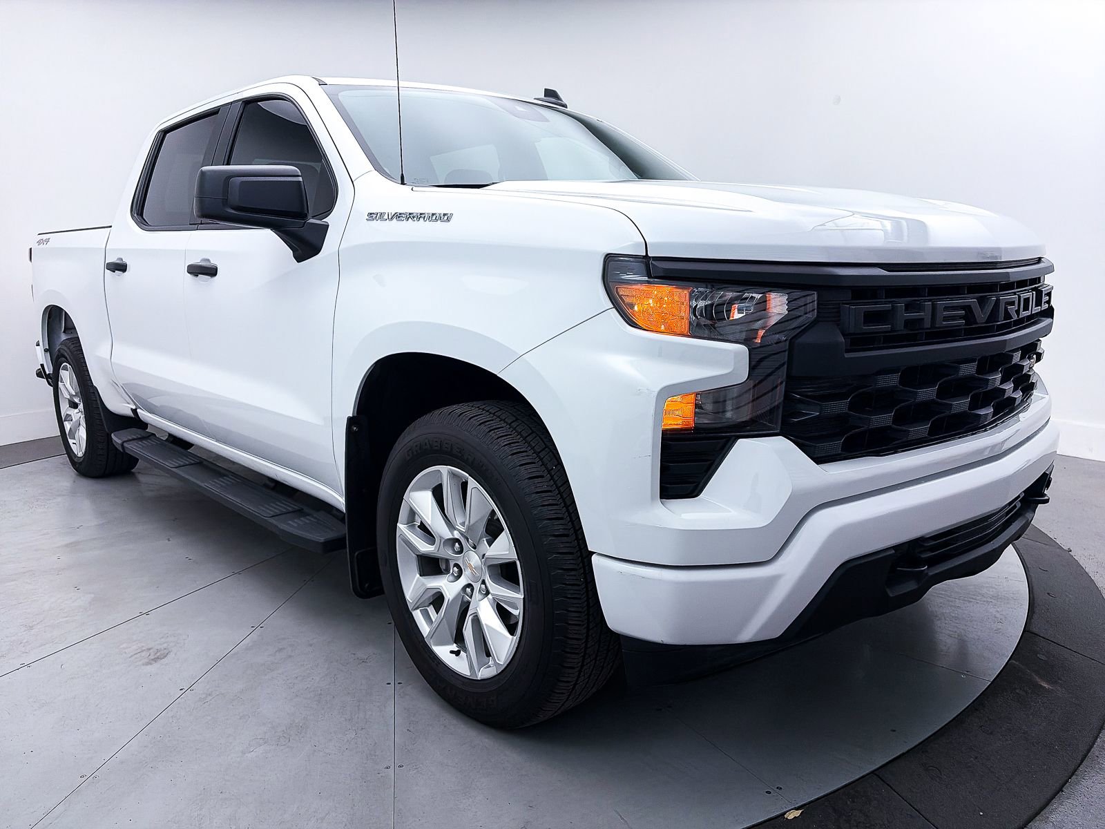Used 2023 Chevrolet Silverado 1500 Custom image 9