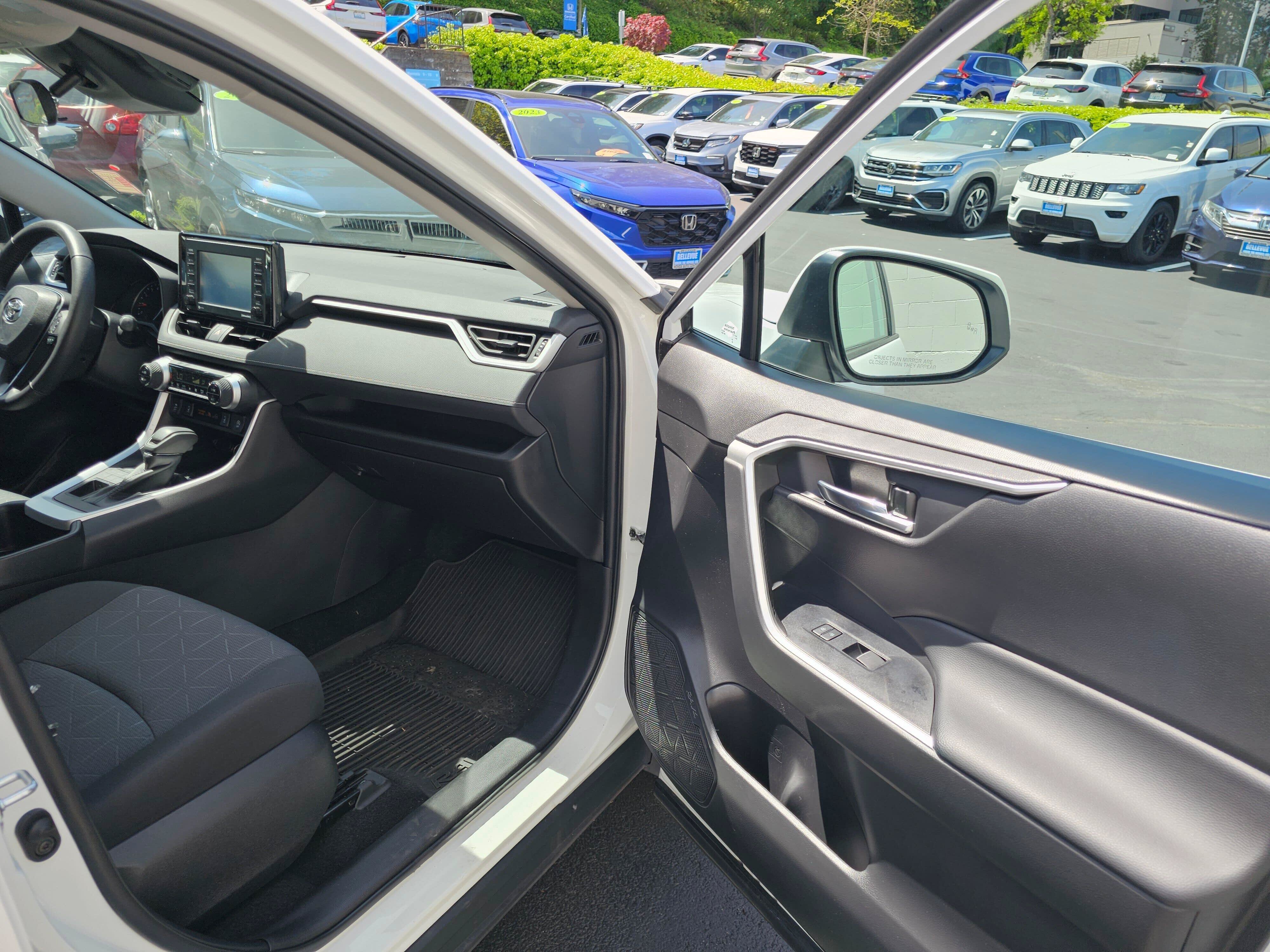 Used 2022 Toyota RAV4 XLE w/ XLE Grade Weather Package AWD/4WD image 9