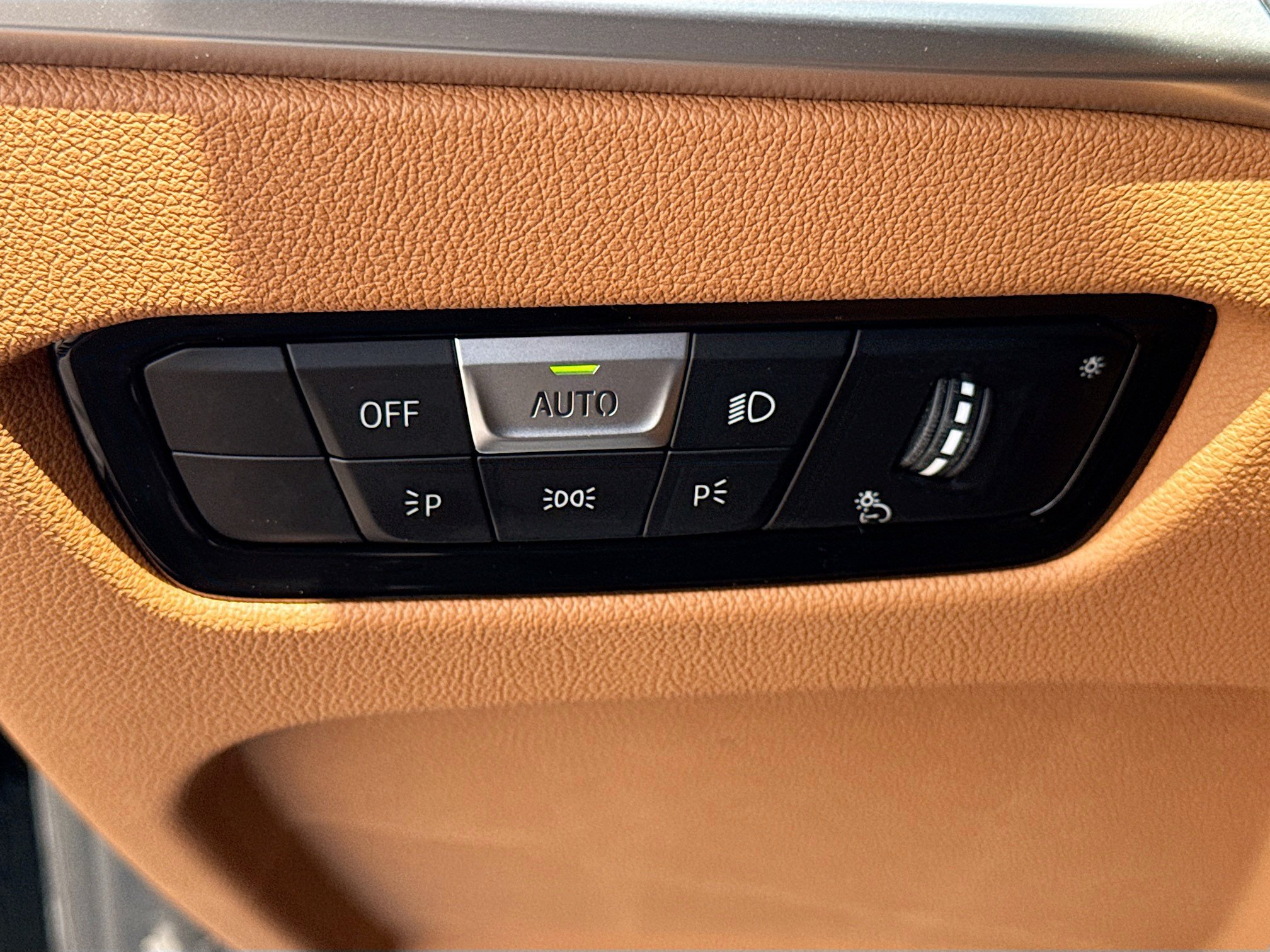 New 2026 BMW 330i Sedan w/ Convenience Package RWD image 36