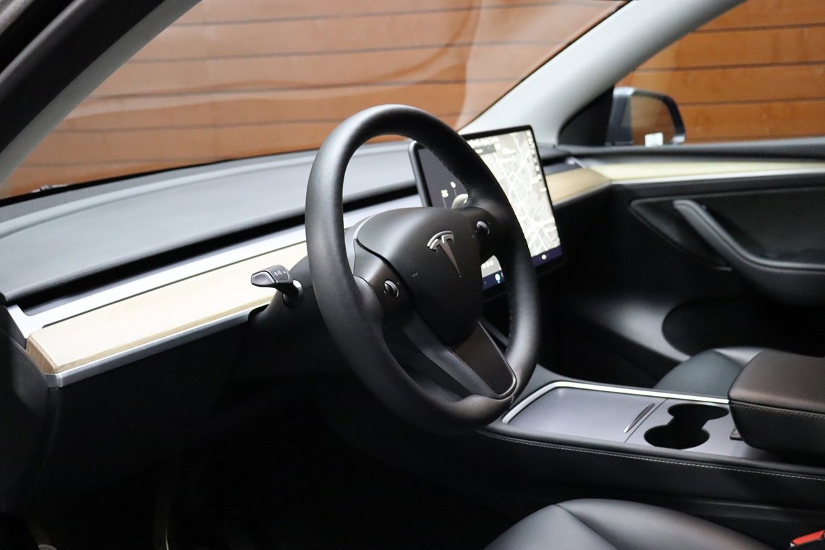 Used 2024 Tesla Model Y Long Range AWD/4WD image 27