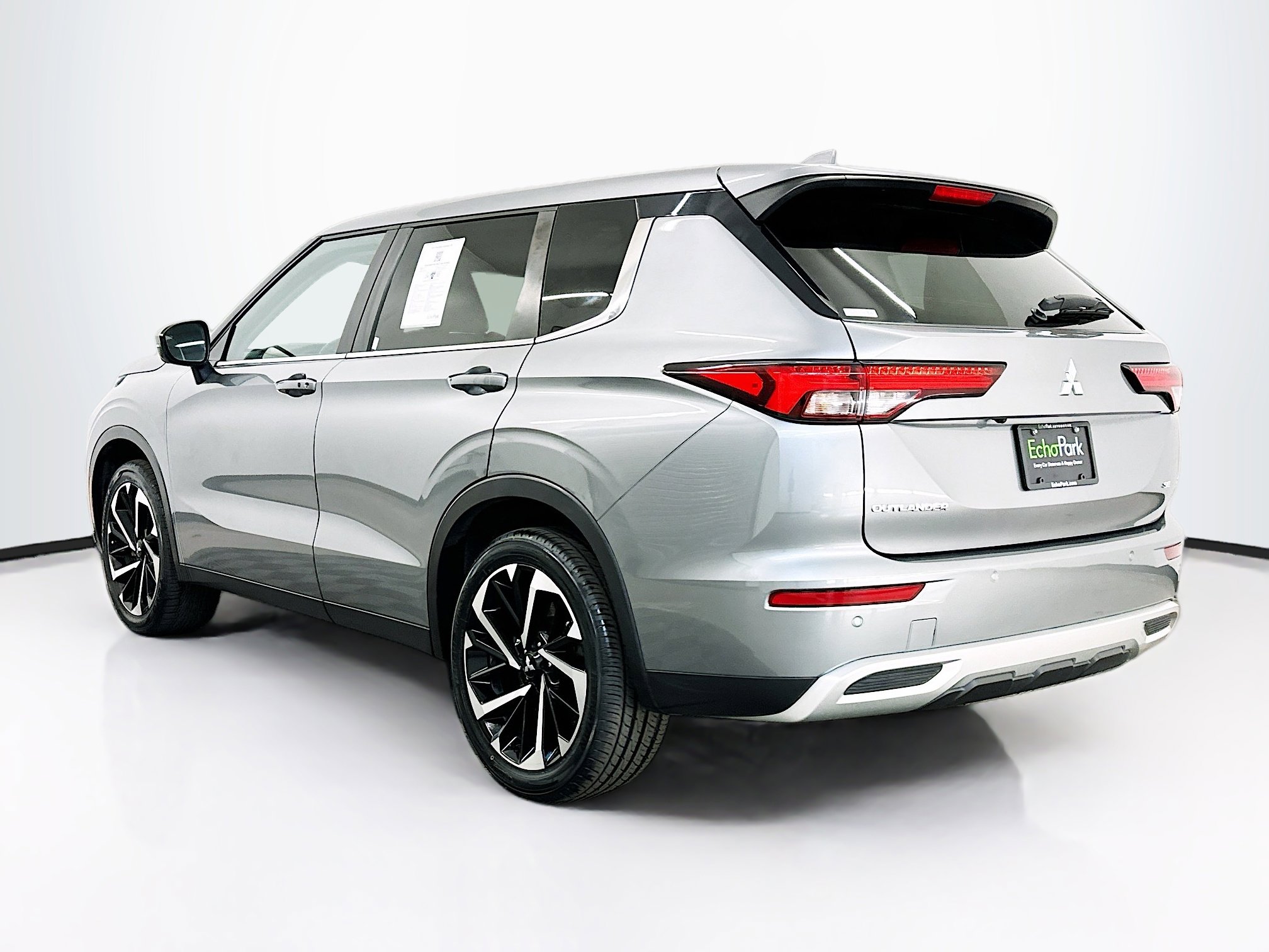 Used 2024 Mitsubishi Outlander SE image 5