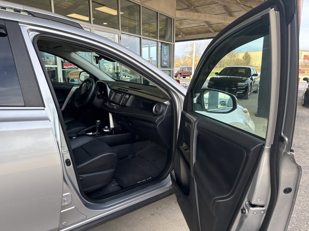 Used 2016 Toyota RAV4 Limited image 10