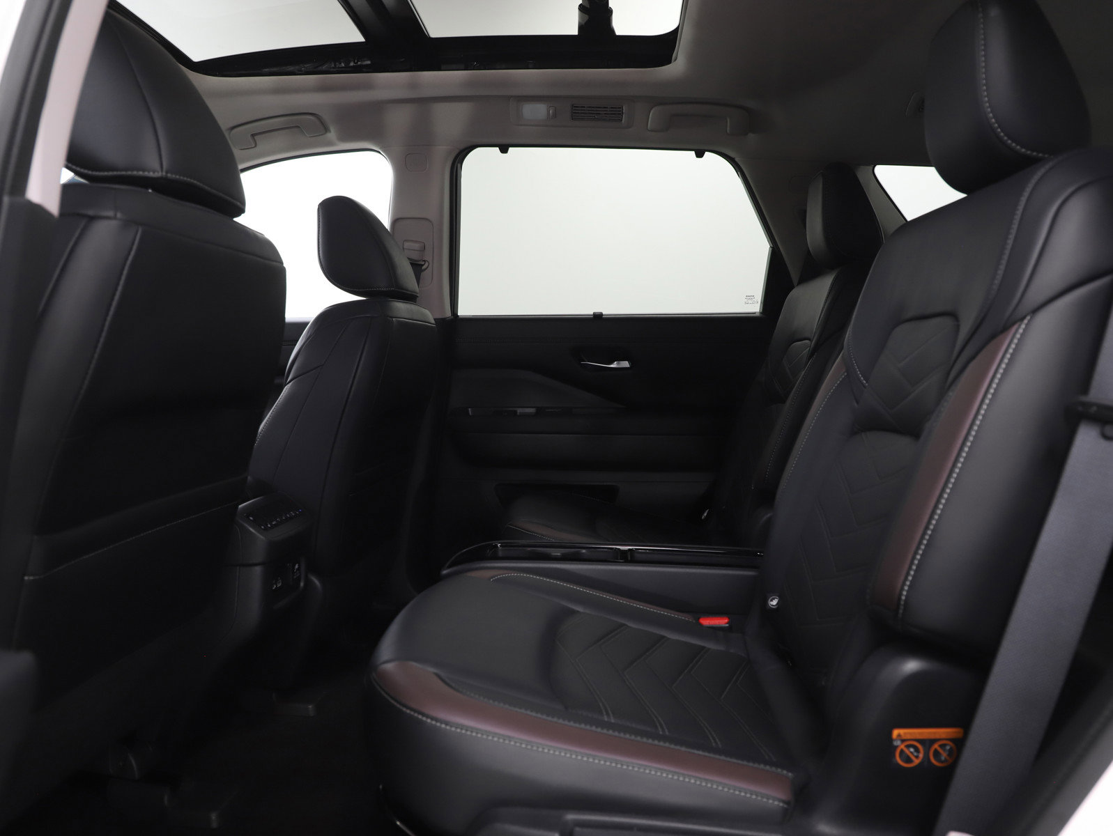 Used 2022 Nissan Pathfinder Platinum w/ Cargo Package image 22