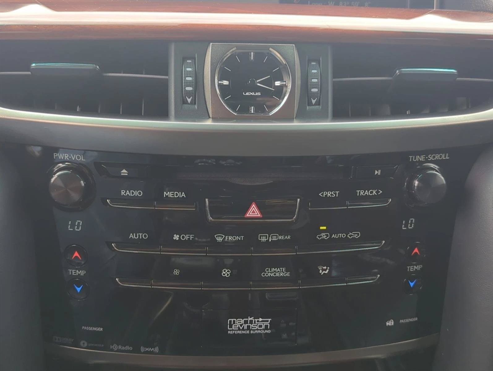 Used 2016 Lexus LX 570 4WD w/ Luxury Package image 26