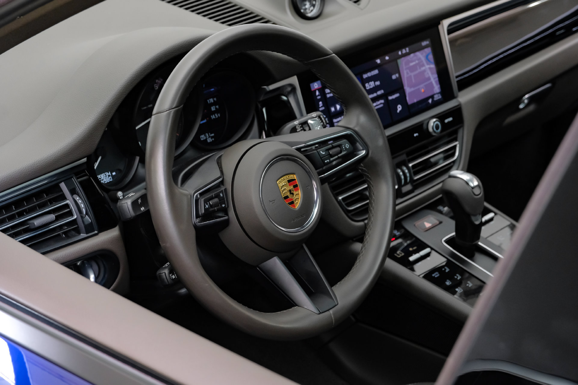 Used 2023 Porsche Macan Turbo AWD/4WD image 20