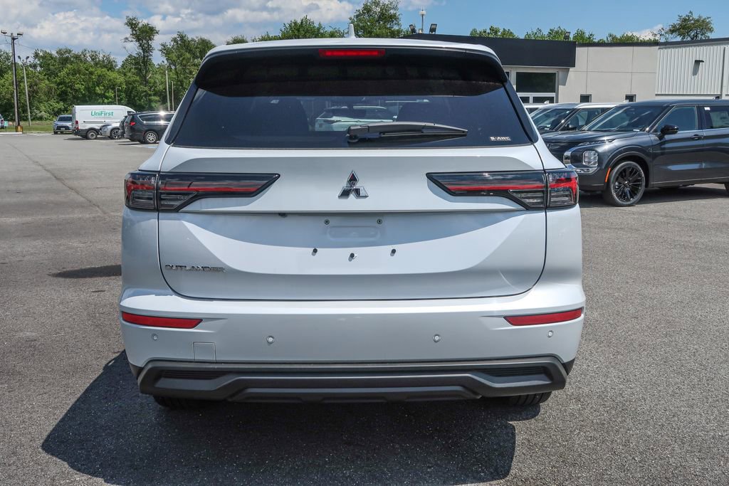New 2026 Mitsubishi Outlander ES AWD/4WD image 11