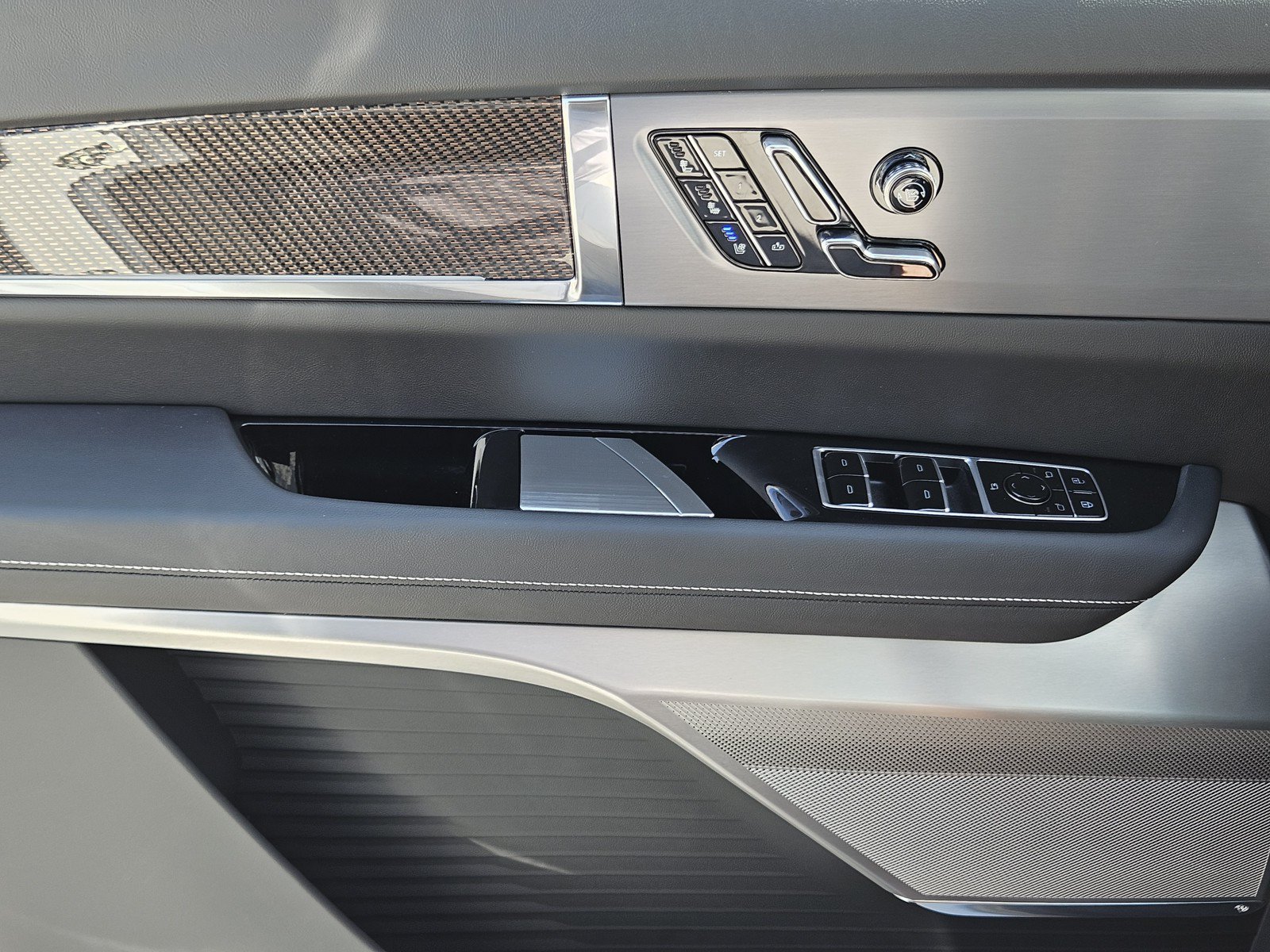 New 2027 Cadillac Vistiq Sport AWD/4WD image 16