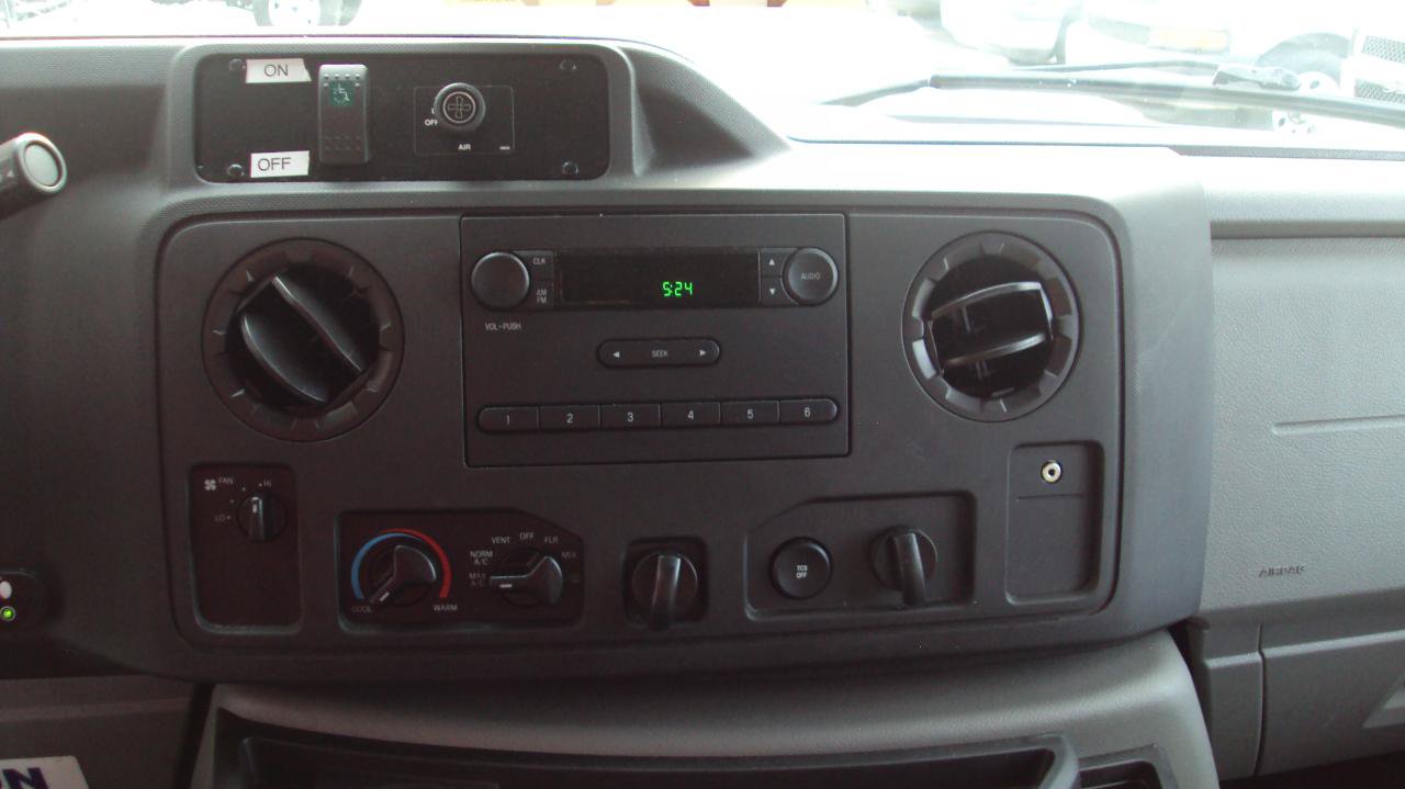 Used 2014 Ford E-250 and Econoline 250 Extended w/ Power Group RWD image 31