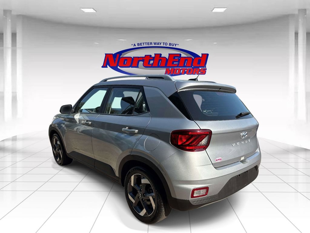 Used 2025 Hyundai Venue SEL FWD image 5