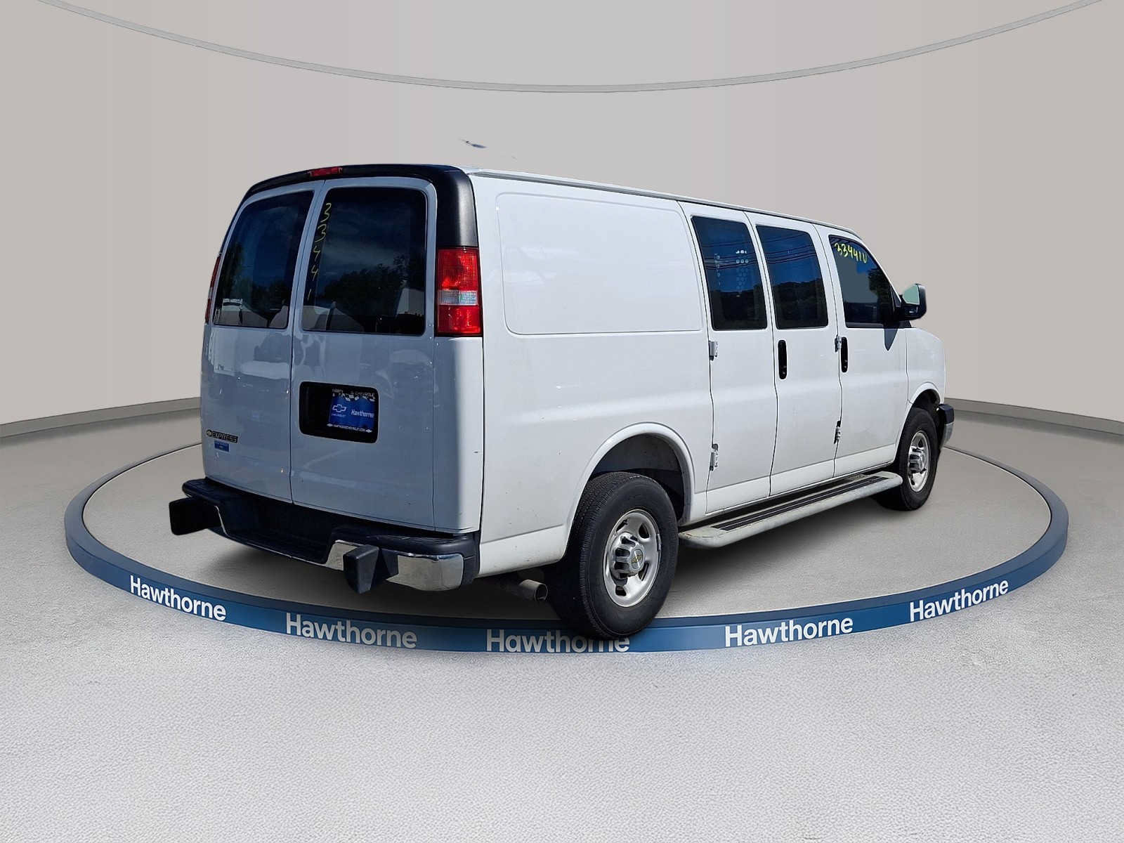 Used 2025 Chevrolet Express 2500 w/ Driver Convenience Package RWD image 6