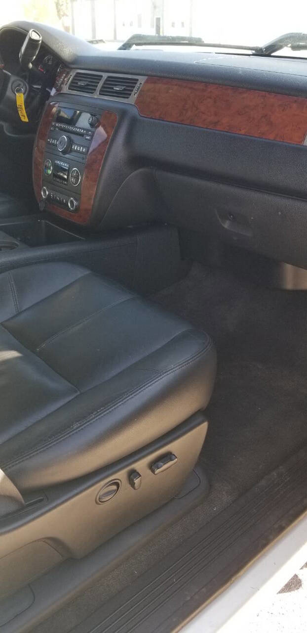 Used 2011 Chevrolet Silverado 1500 LTZ w/ LTZ White Diamond Edition image 8