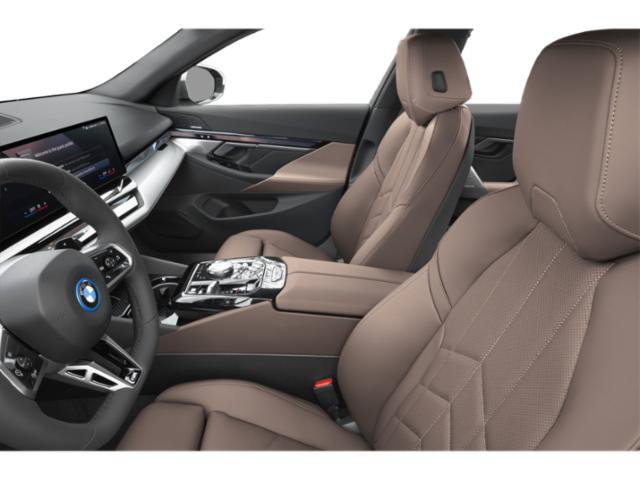 Used 2025 BMW 550e xDrive w/ Premium Package AWD/4WD image 11