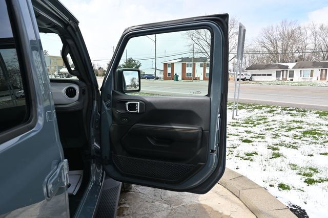 Used 2025 Jeep Wrangler Sahara image 18