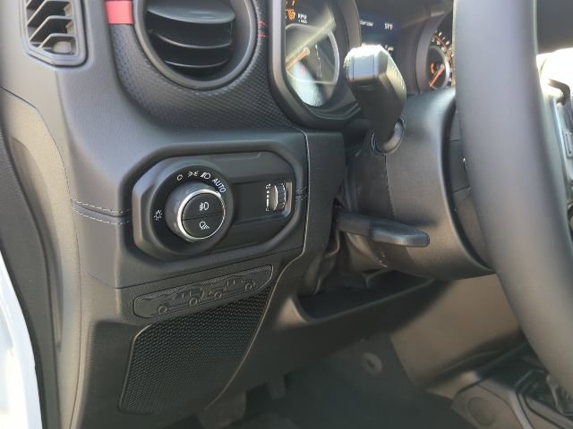 Certified 2024 Jeep Gladiator Rubicon w/ Technology Group image 14
