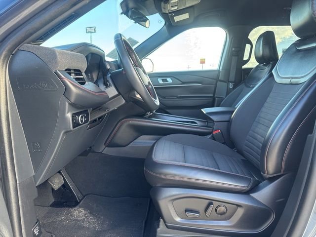 Used 2025 Ford Explorer ST-Line w/ ST-Line Street Pack image 2