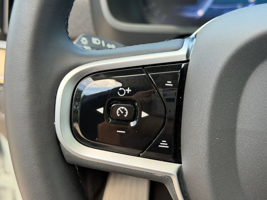 New 2026 Volvo XC90 B6 Plus w/ Protection Package Premier AWD/4WD image 19