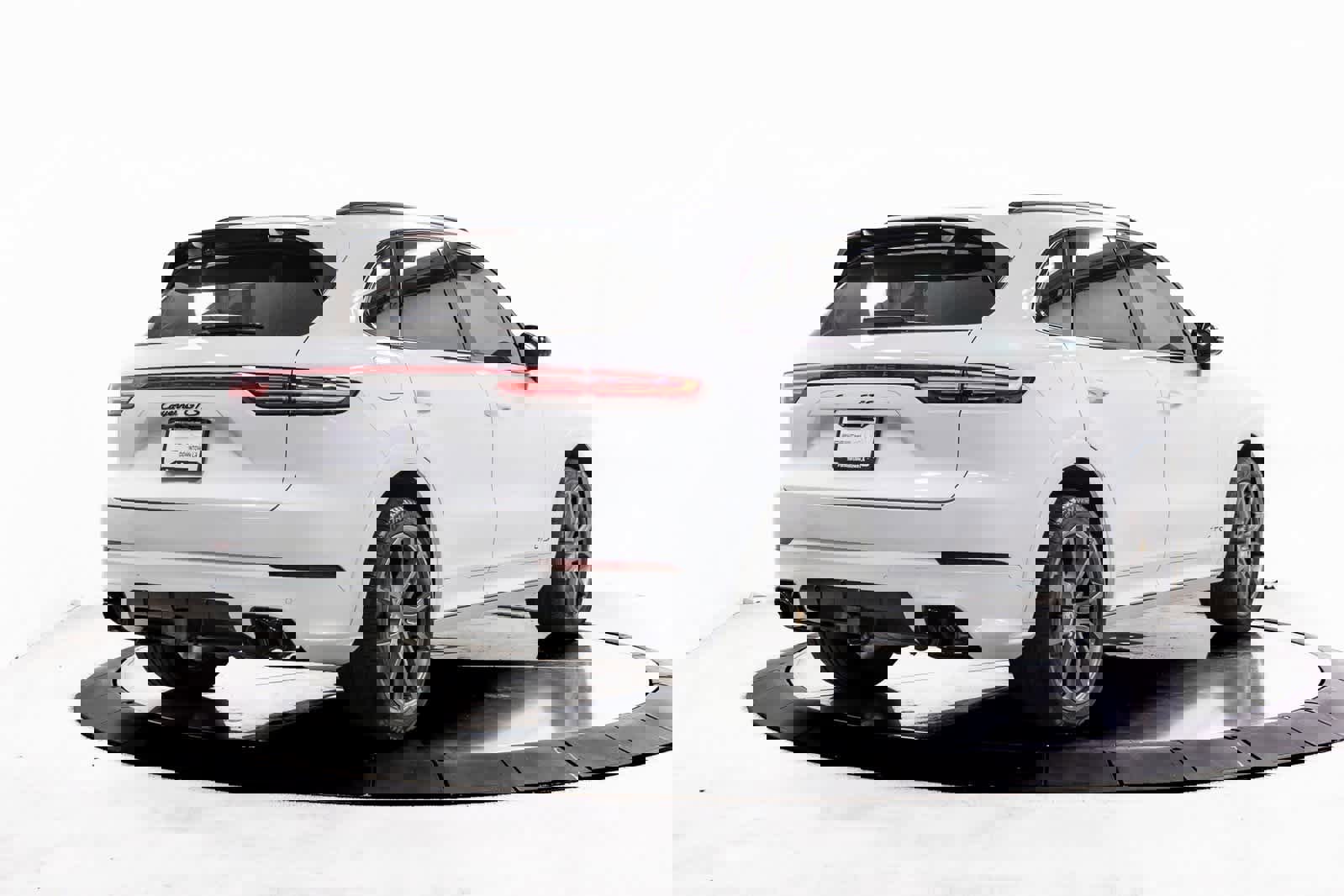 Certified 2023 Porsche Cayenne GTS w/ Premium Package Plus image 7