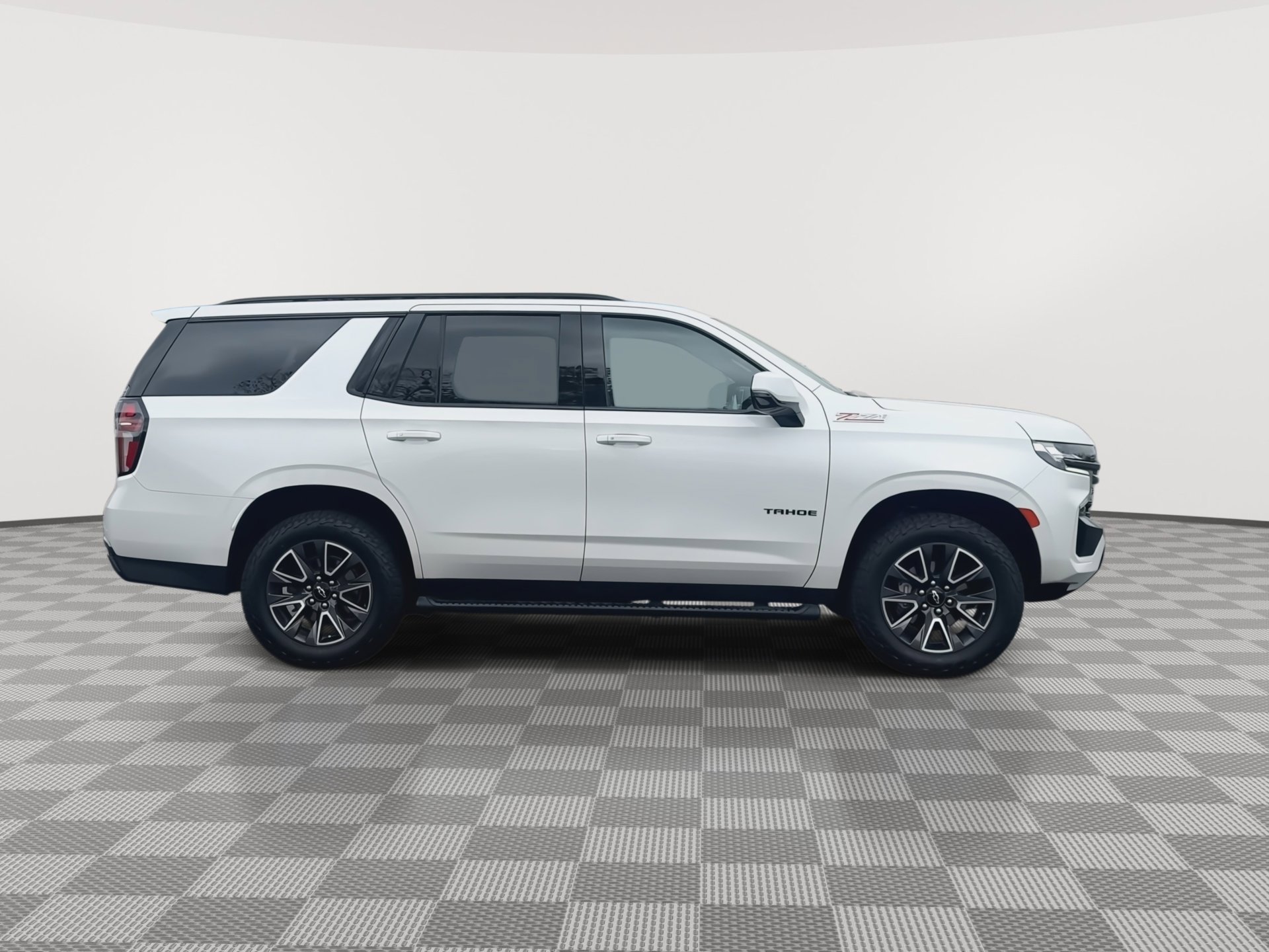 Certified 2021 Chevrolet Tahoe Z71 w/ Luxury Package image 2