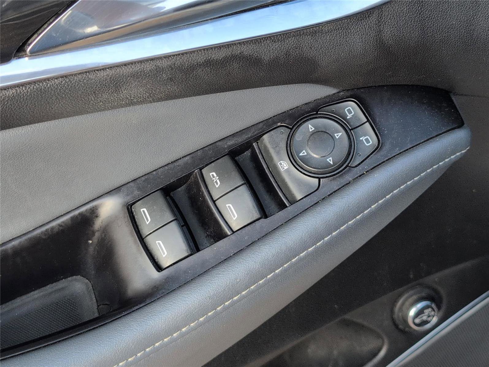 Used 2020 Buick Enclave Essence FWD image 17