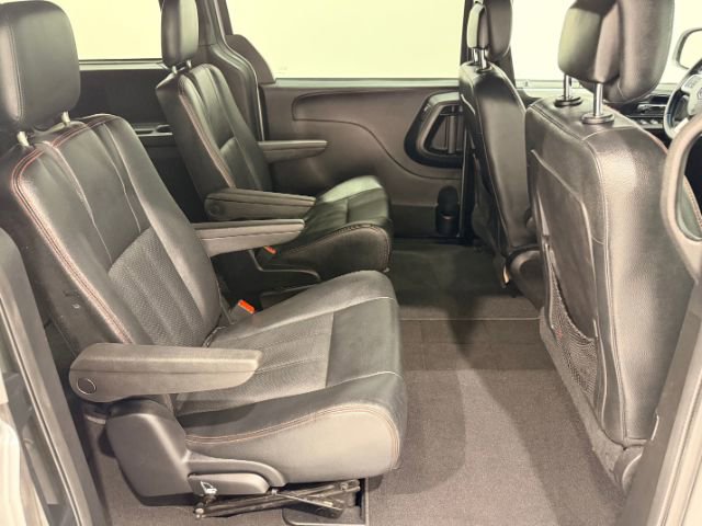 Used 2016 Dodge Grand Caravan R/T image 23