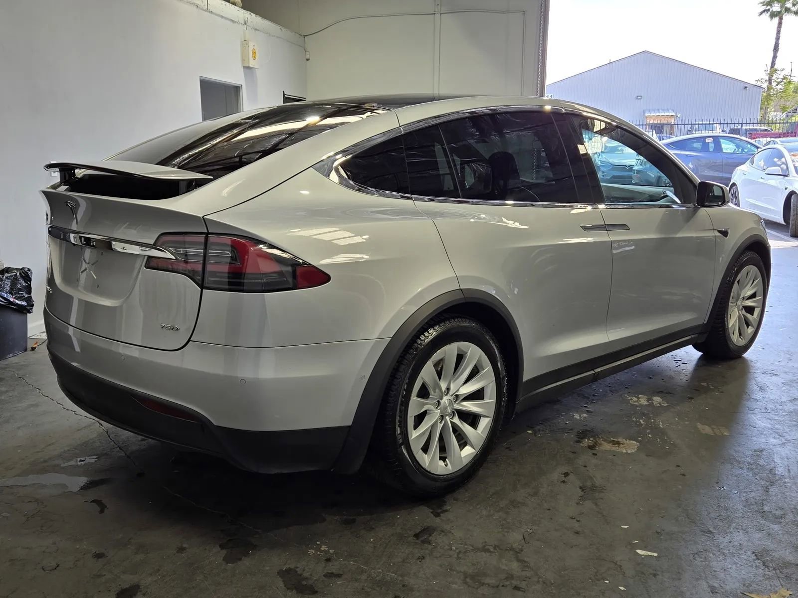 Used 2018 Tesla Model X image 4