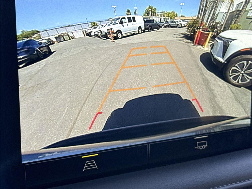 Used 2024 Chevrolet Suburban LT RWD image 13