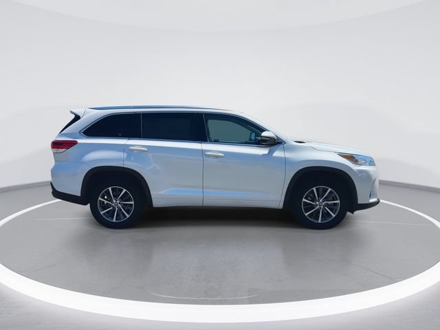 Used 2018 Toyota Highlander XLE w/ Carpet Mat Package (TMS) FWD image 9