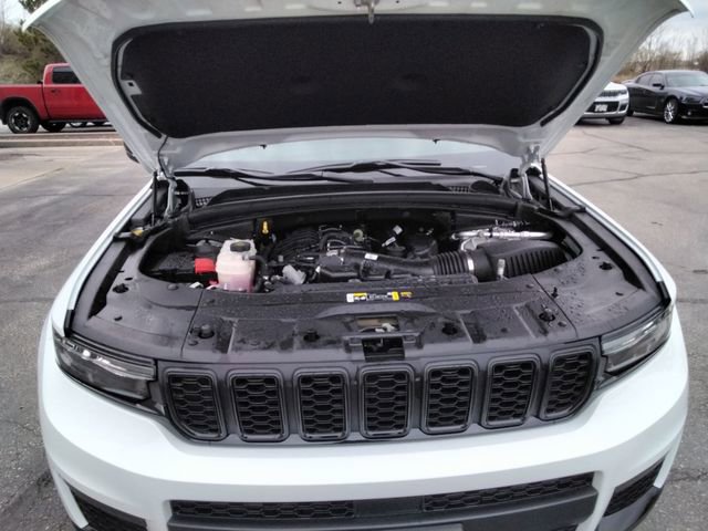 Used 2023 Jeep Grand Cherokee L Limited w/ Black Appearance Package AWD/4WD image 11