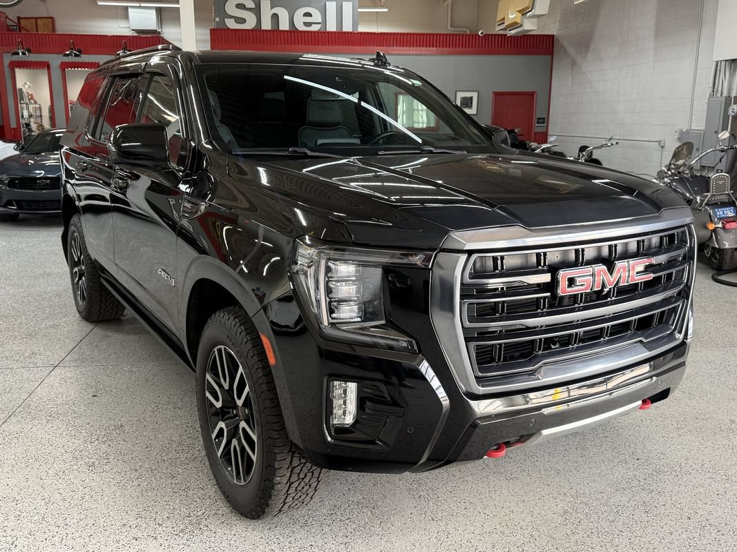 Used 2023 GMC Yukon AT4 w/ Technology Package AWD/4WD image 9