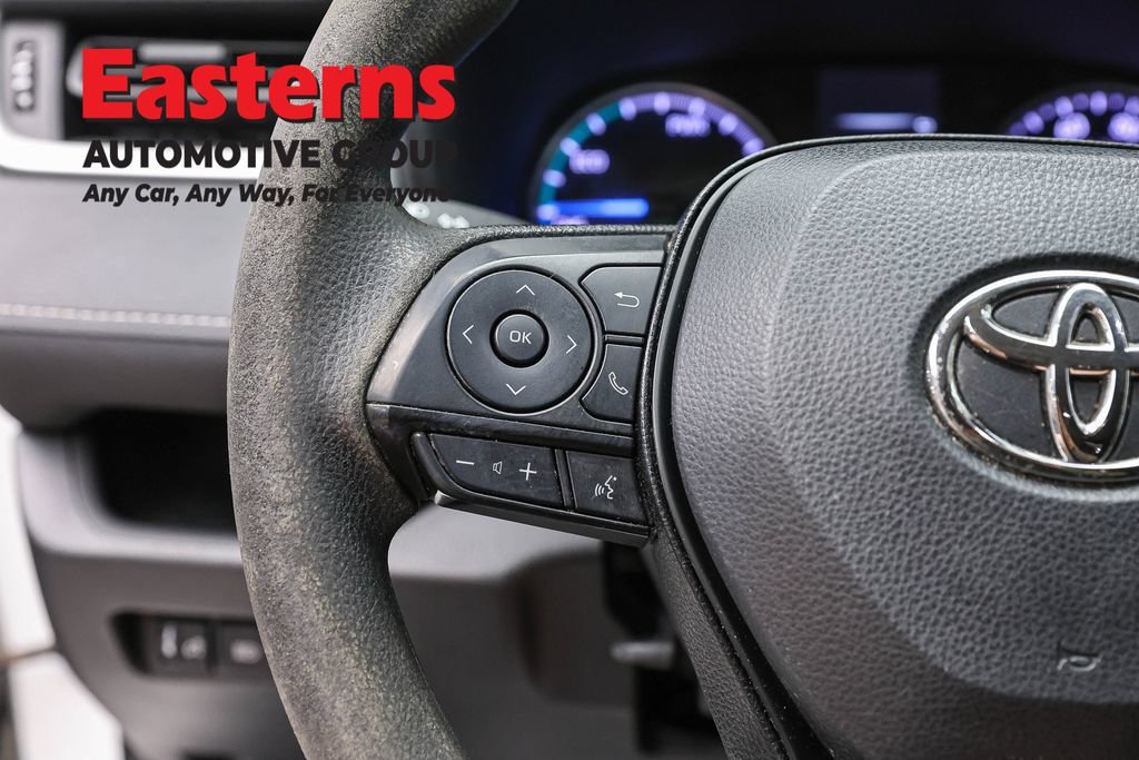 Used 2022 Toyota RAV4 LE AWD/4WD image 15