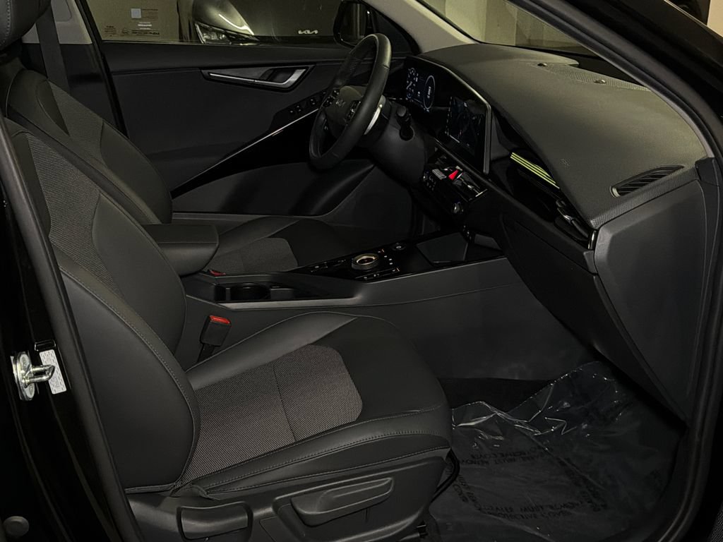 Certified 2023 Kia Niro Wind w/ Wind Preserve Package FWD image 13