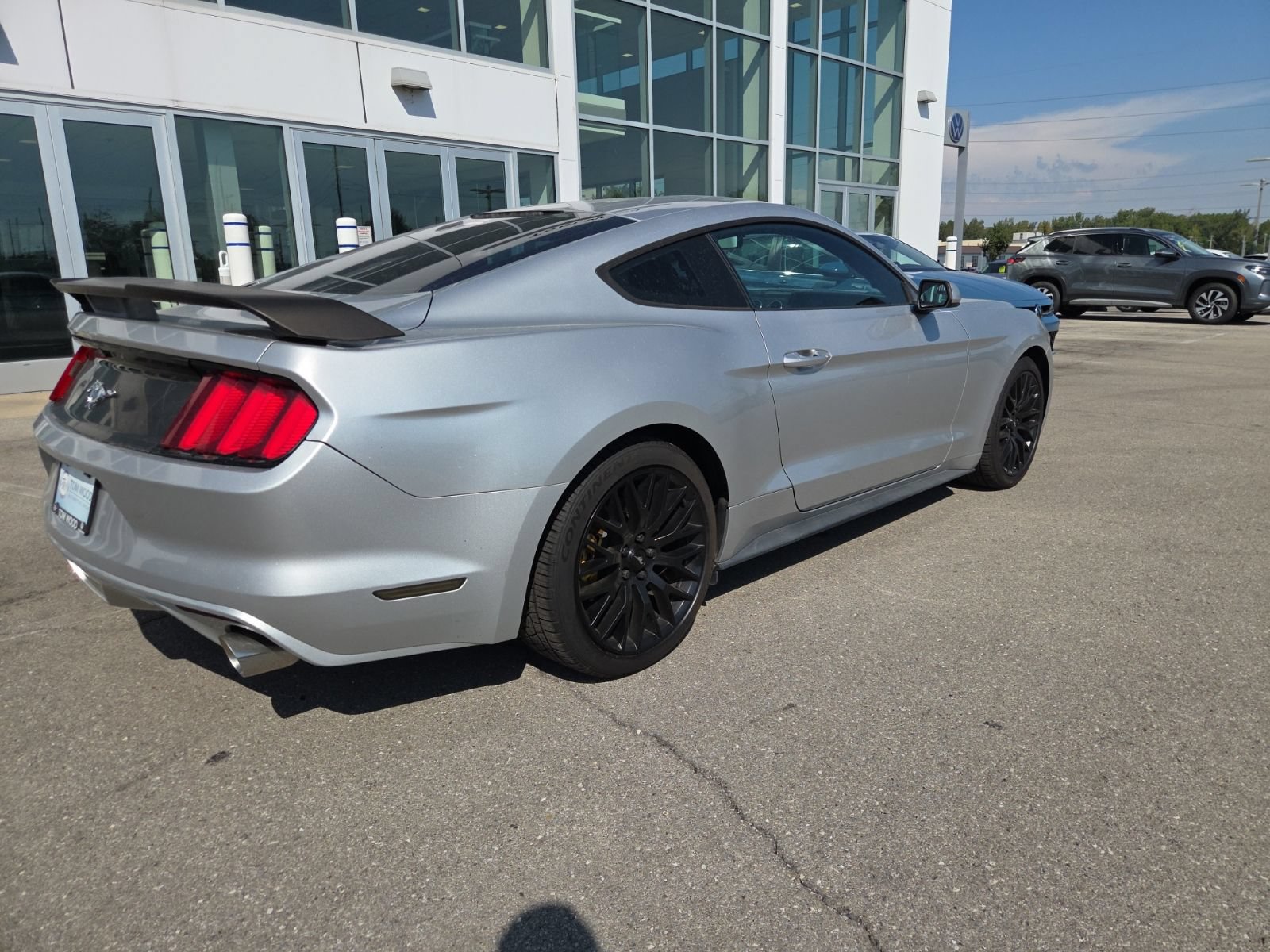 Used 2016 Ford Mustang Coupe RWD image 4