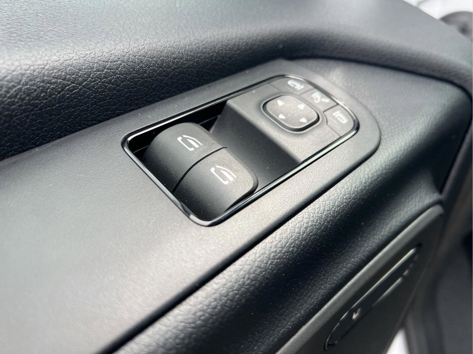 Used 2024 Mercedes-Benz Sprinter 2500 image 20