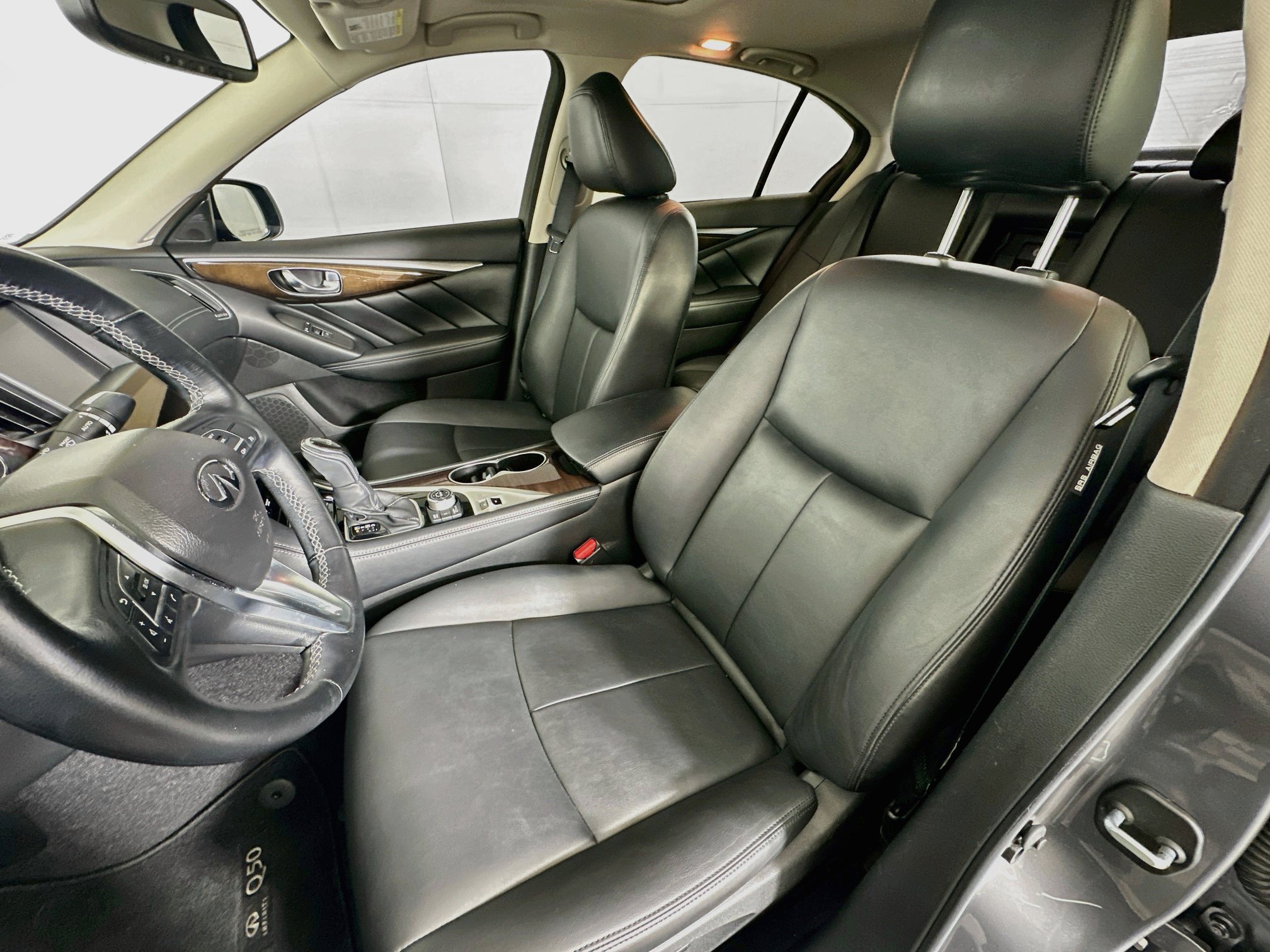Used 2018 INFINITI Q50 Luxe w/ Essential Package (3.0T Luxe) RWD image 13
