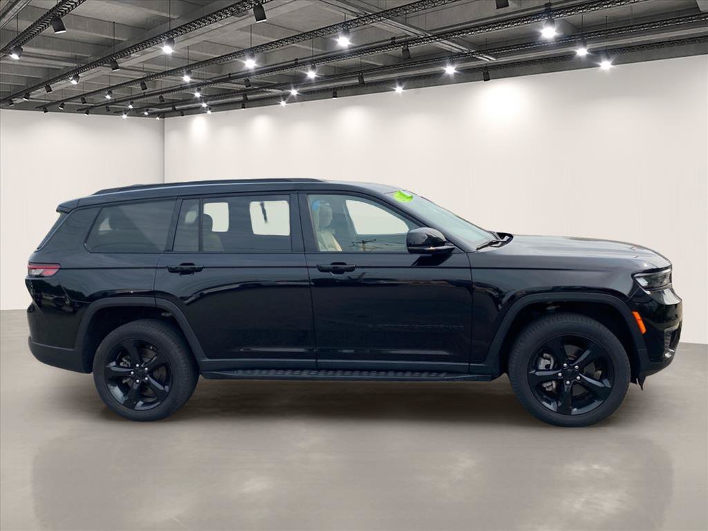 Used 2025 Jeep Grand Cherokee L Limited w/ Black Appearance Package AWD/4WD image 8