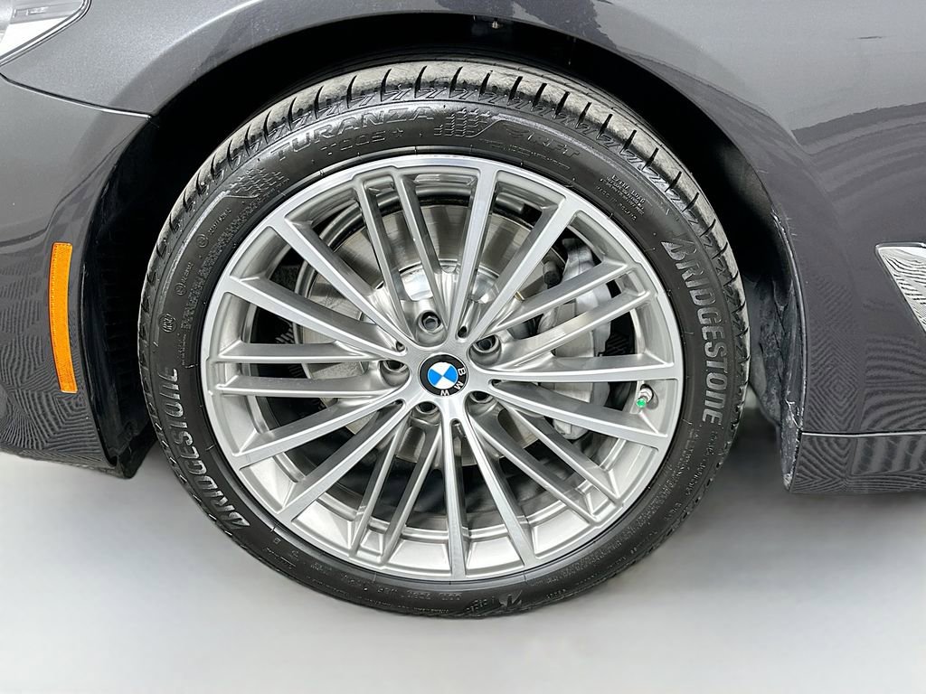 Used 2020 BMW 530i w/ Lighting Package image 32