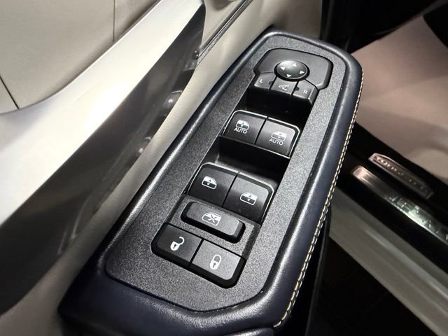 Used 2025 RAM 1500 Tungsten AWD/4WD image 15