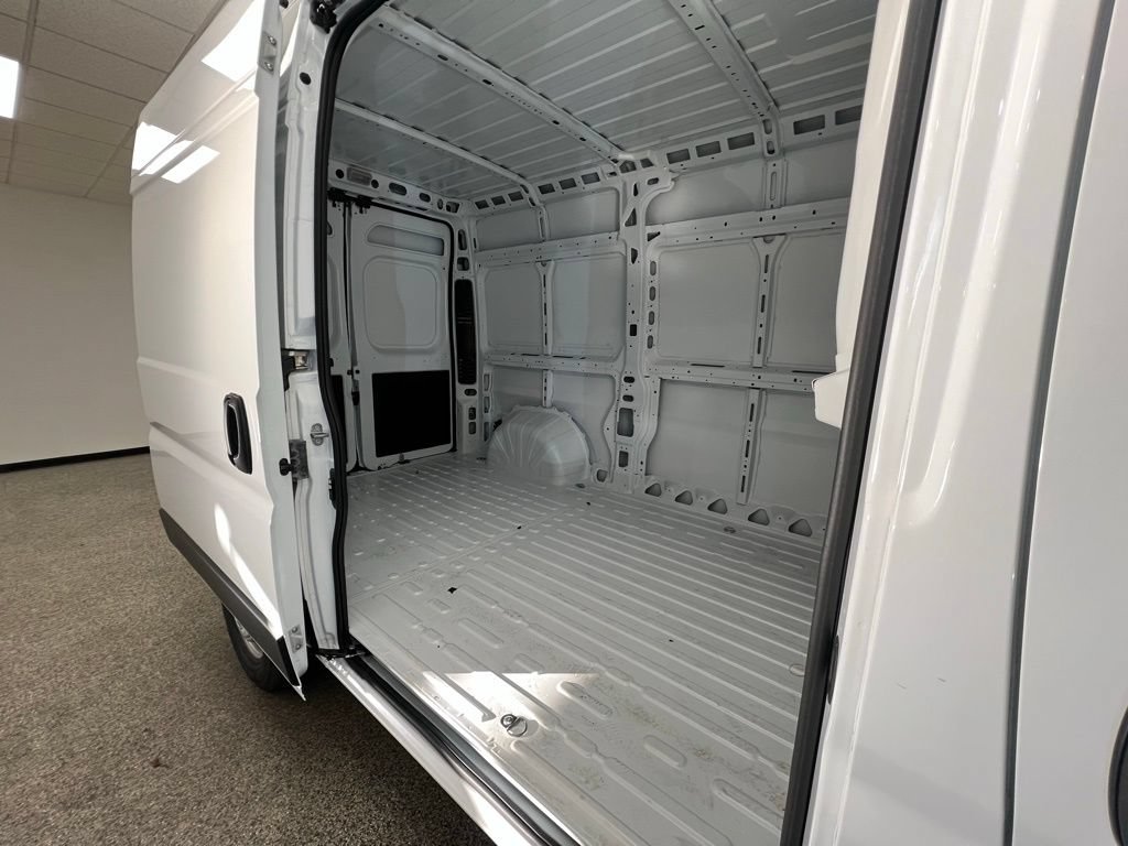 New 2026 RAM ProMaster 2500 w/ Storage Group FWD image 8