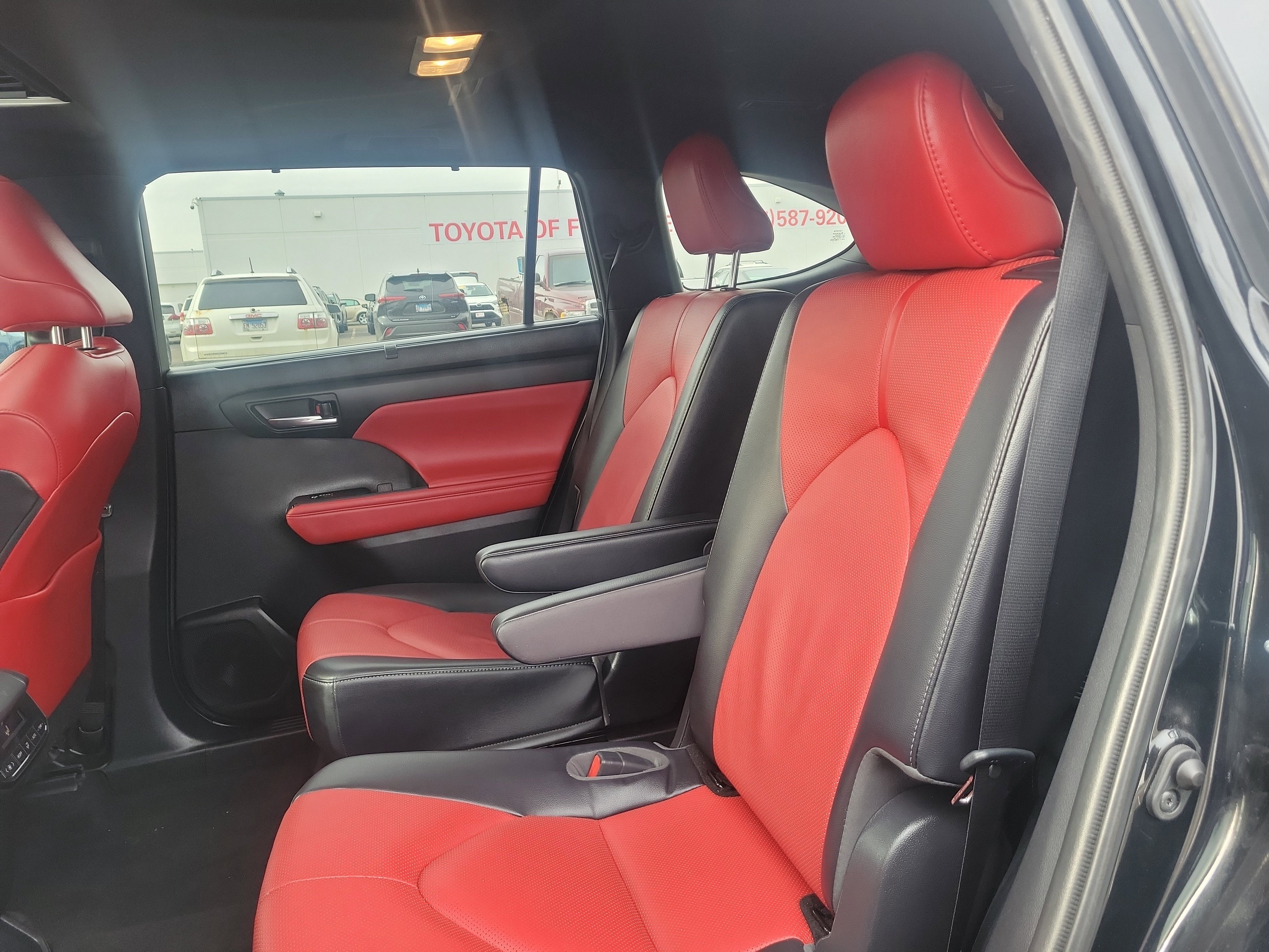 Used 2022 Toyota Highlander XSE image 9