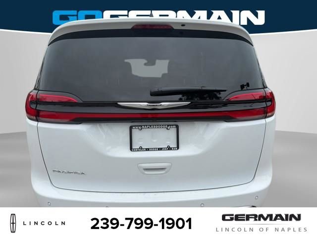 Used 2023 Chrysler Pacifica Pinnacle image 6