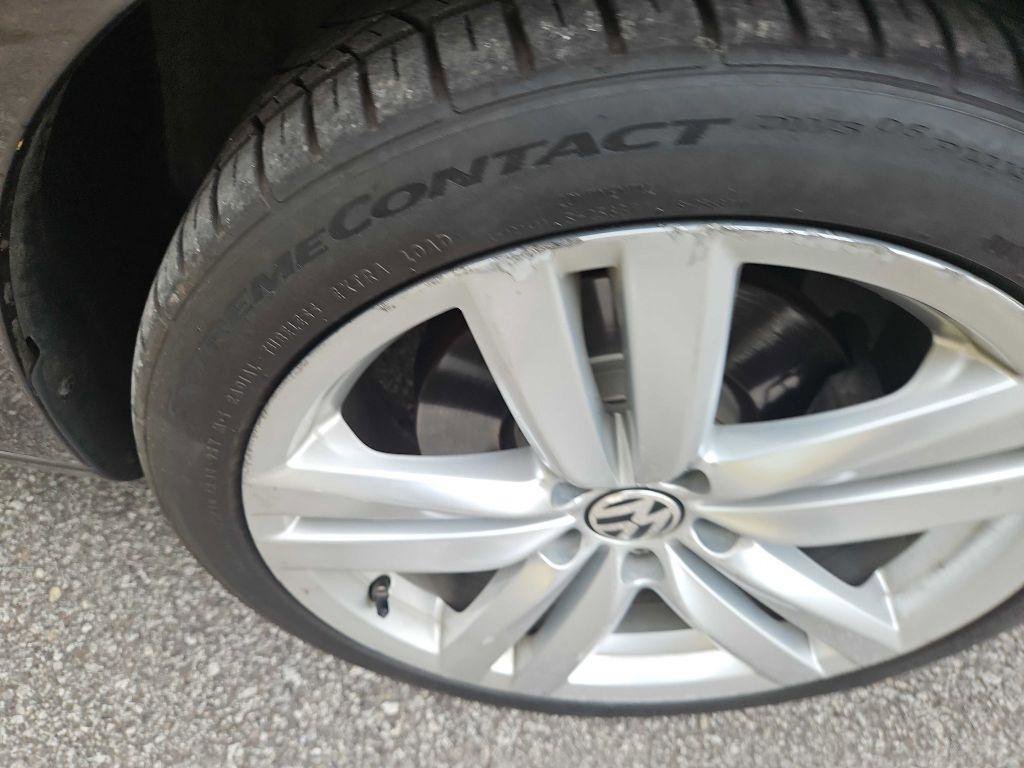 Used 2012 Volkswagen Eos Lux FWD image 29