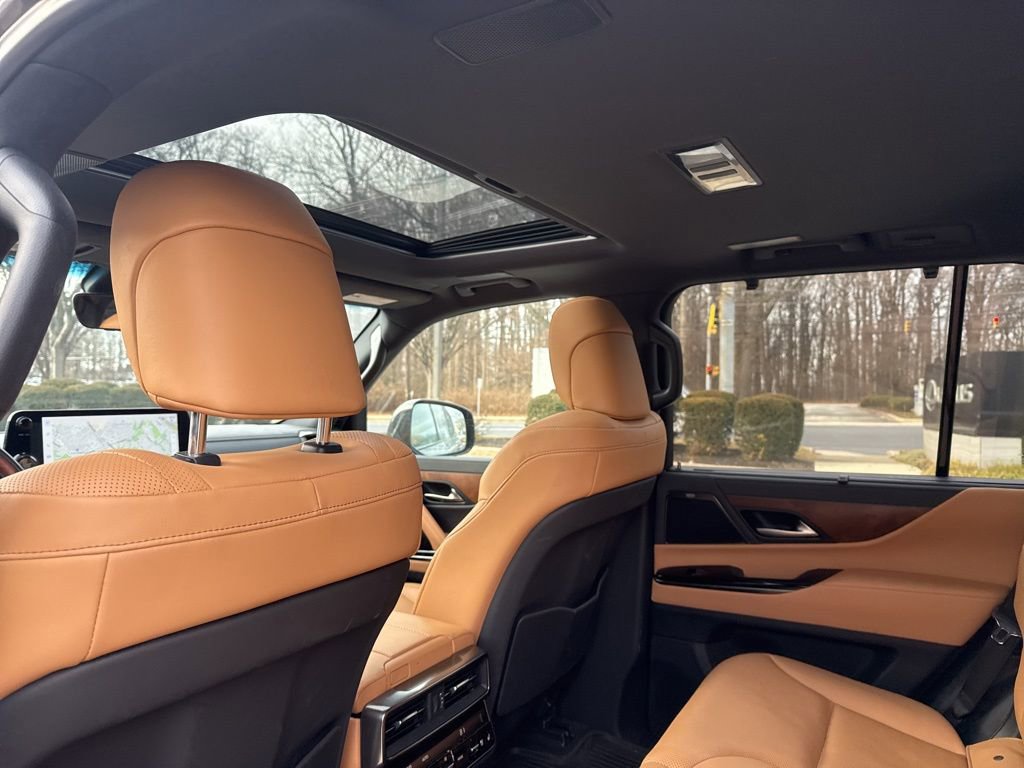 Used 2023 Lexus LX 600 4WD w/ Luxury Package image 11