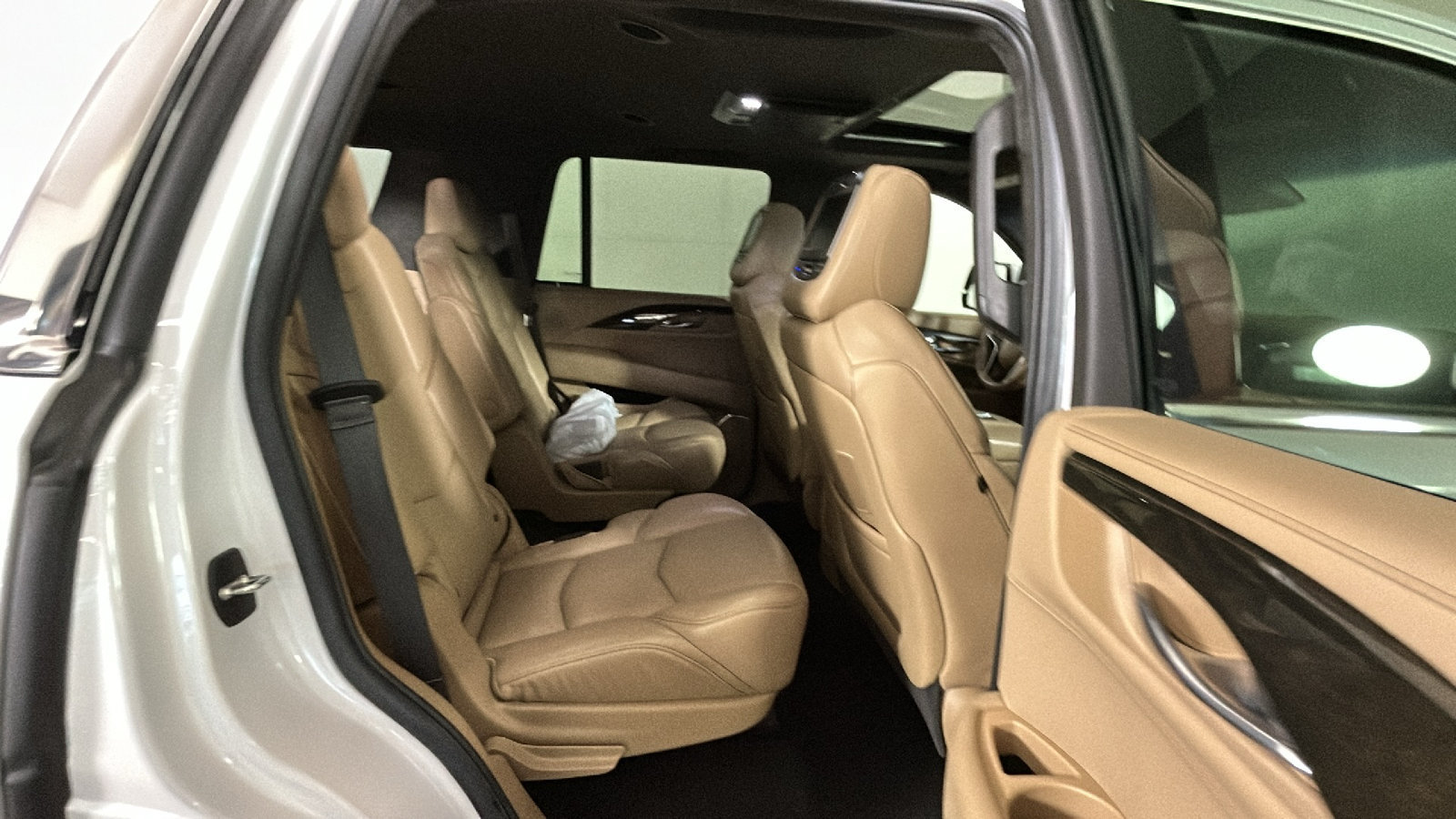 Used 2019 Cadillac Escalade Platinum RWD image 35