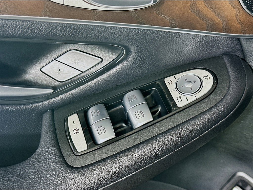 Used 2021 Mercedes-Benz GLC 300 4MATIC w/ Premium Package image 24