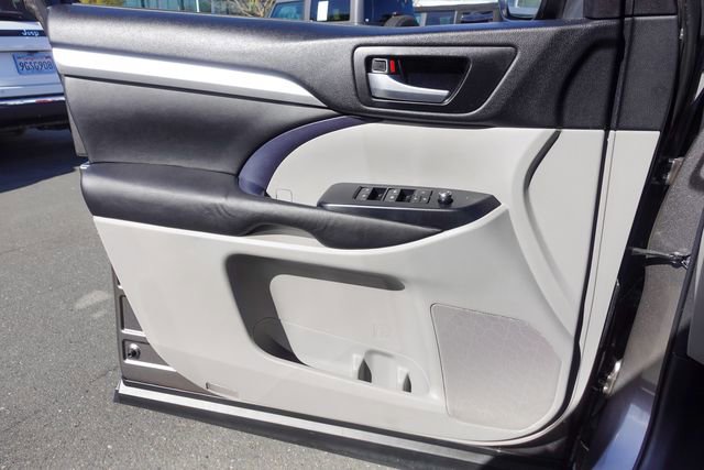 Used 2017 Toyota Highlander XLE image 22