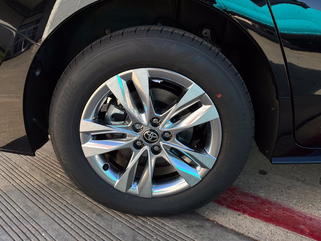New 2026 Toyota Sienna Limited FWD image 8