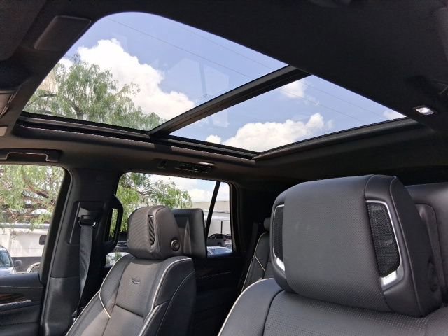 Used 2024 Cadillac Escalade Premium Luxury w/ Performance Package image 24